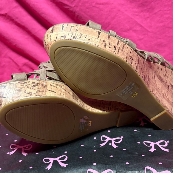 Guess Beige Strappy Wedge Sandals - Picture 4 of 4